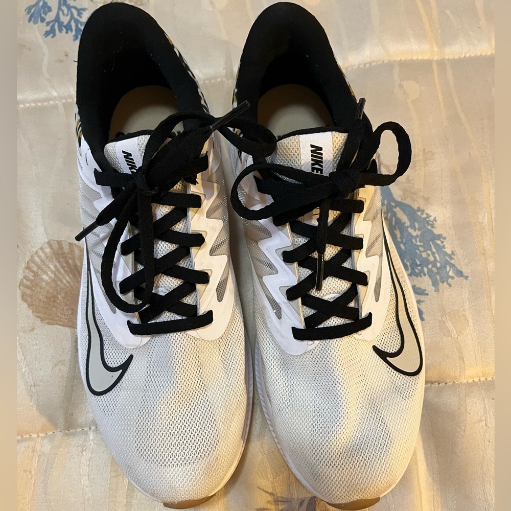 Nike Quest White and Black Running Sneakers Animal Print Heel, Size 9.5